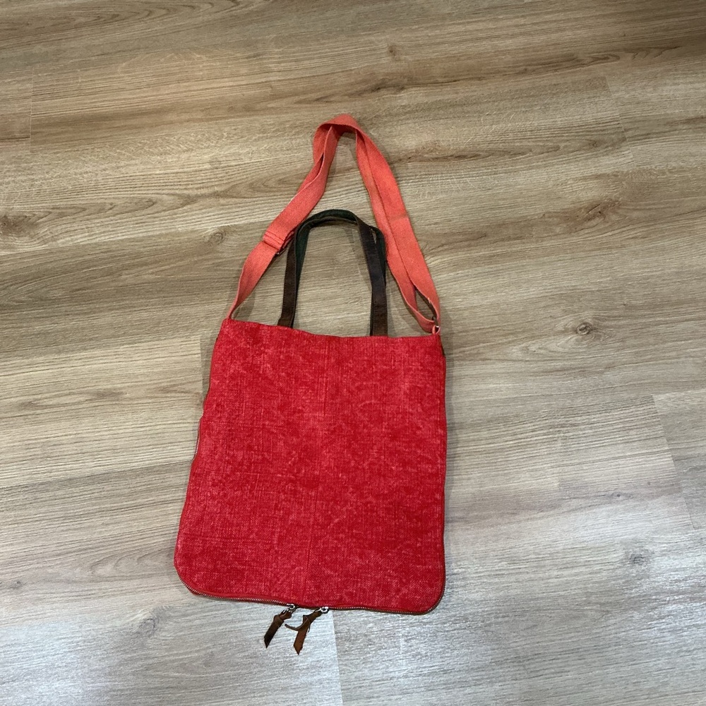 Custom red linen lined shoulder bag new condition
